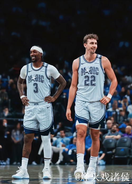 布朗与斯图尔特篮下卡位冲突升级，双方领技犯